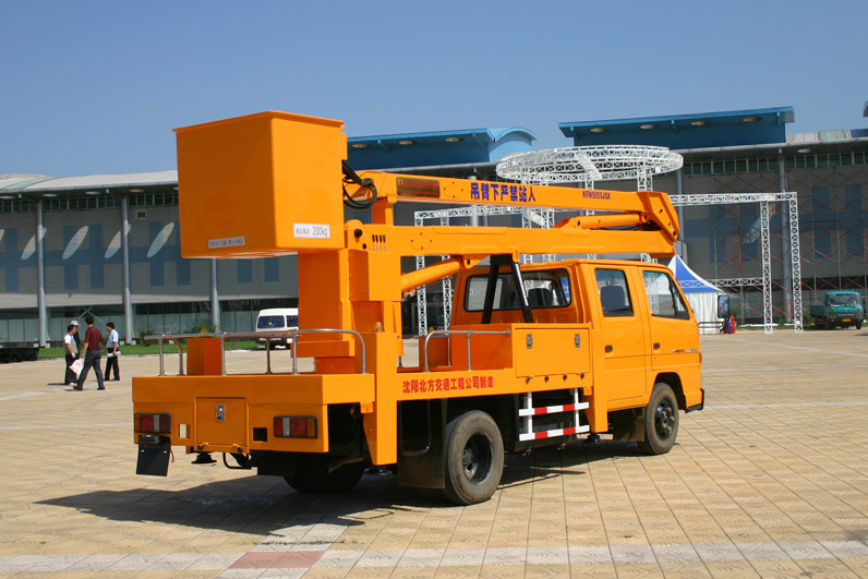 高空作业车
